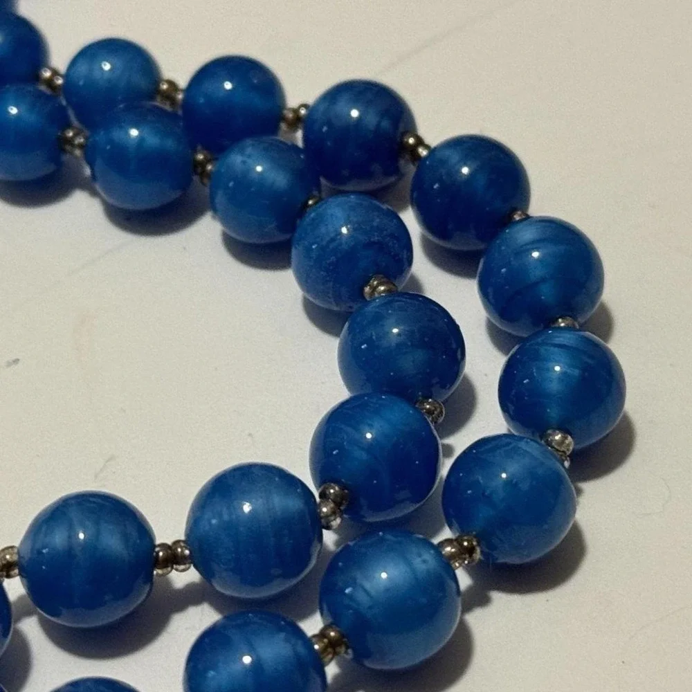 Lovely VTG blue‎ glass beaded necklace approx. 16